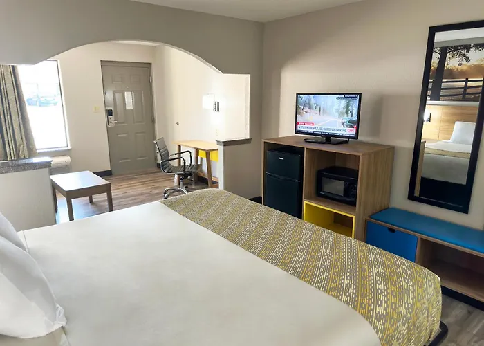 Days Inn & Suites By Wyndham Opelousas