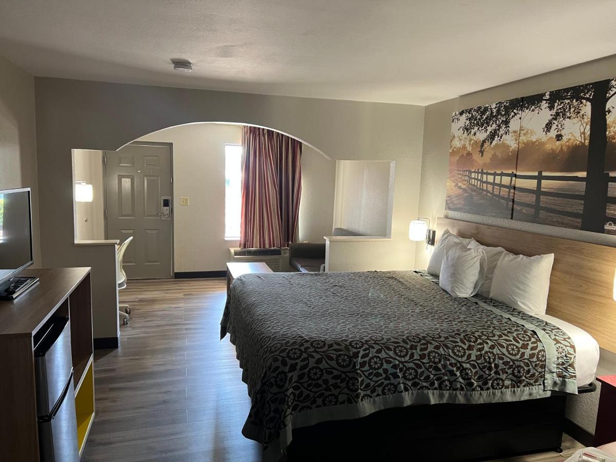 Days & By Wyndham Hotel Opelousas