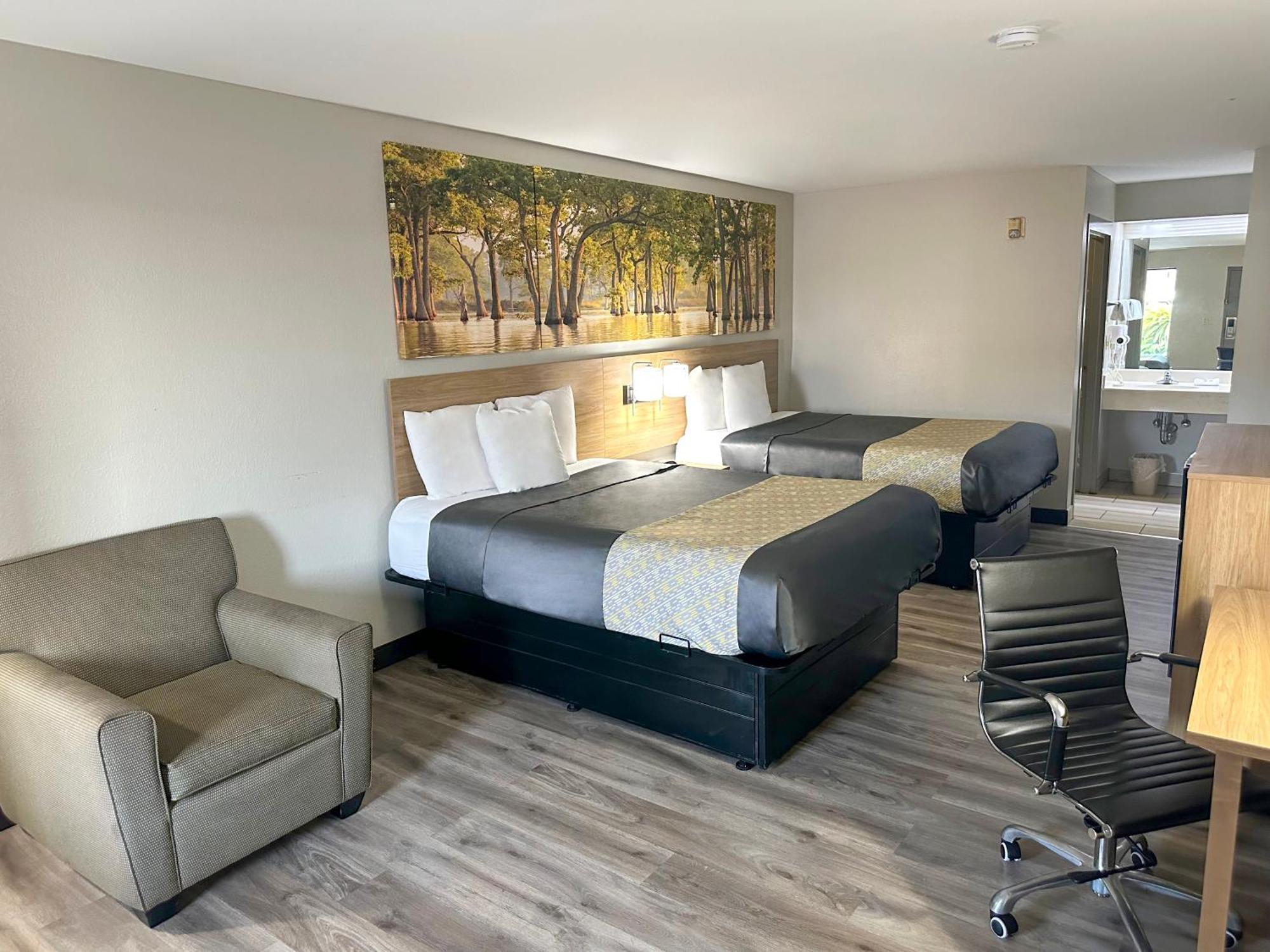 Days & By Wyndham Opelousas