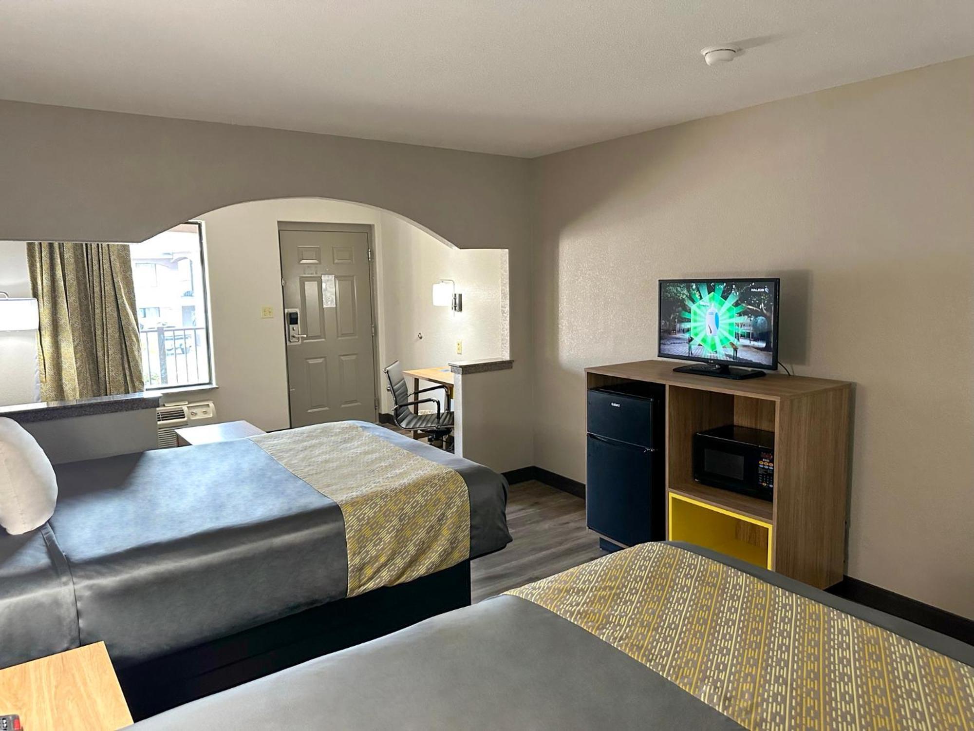 Hotel Days & By Wyndham