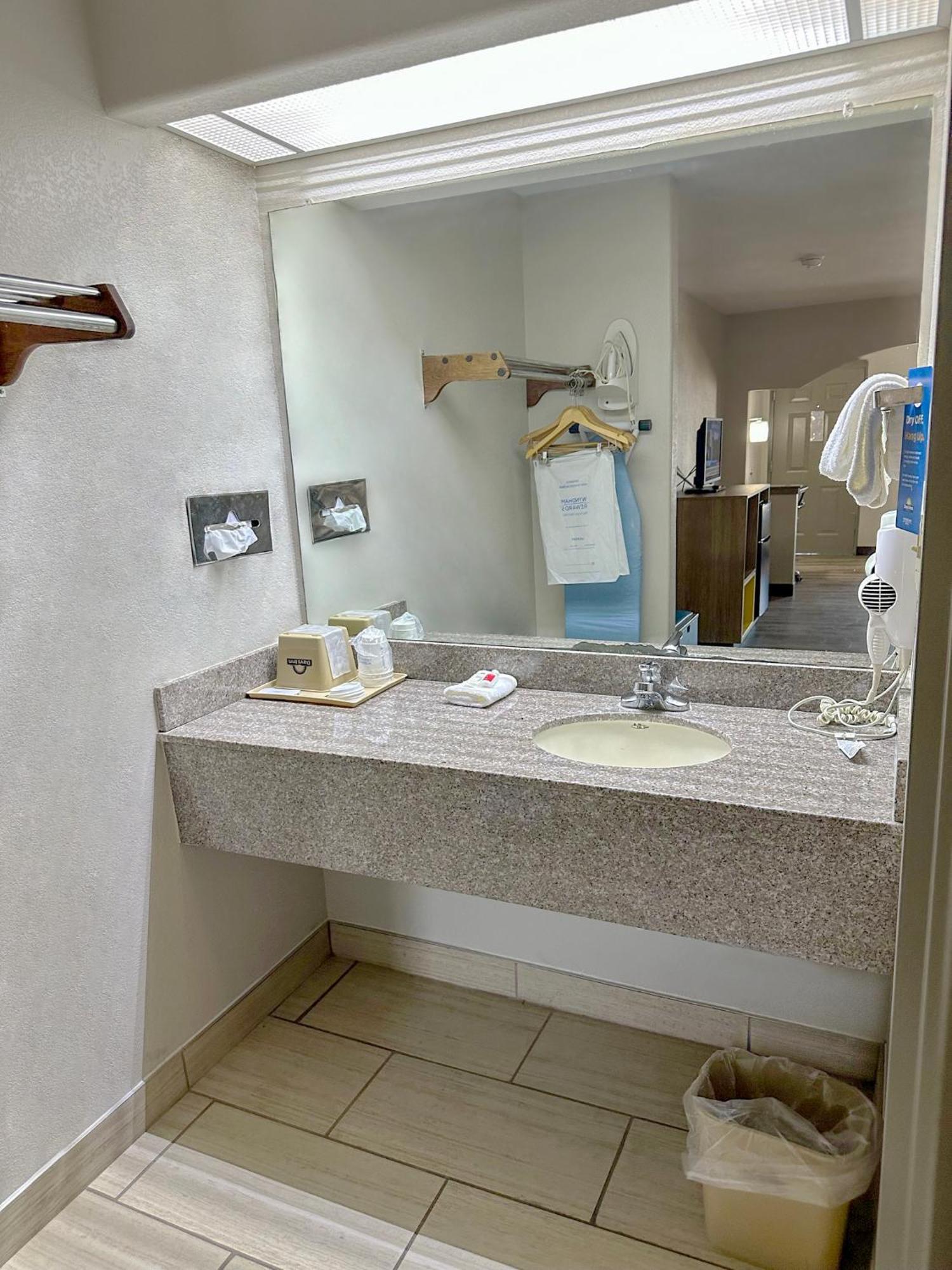 Days & By Wyndham Hotel 3*
