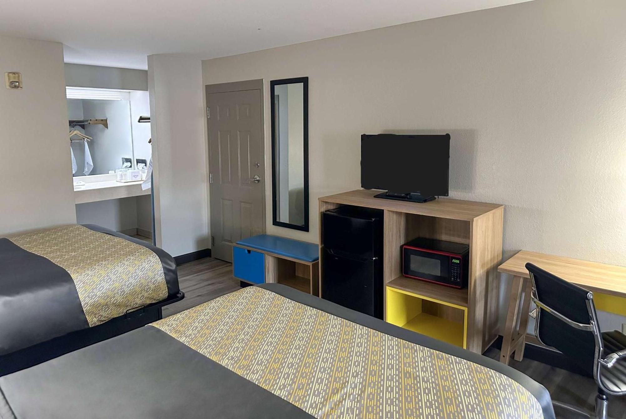Days & By Wyndham Opelousas