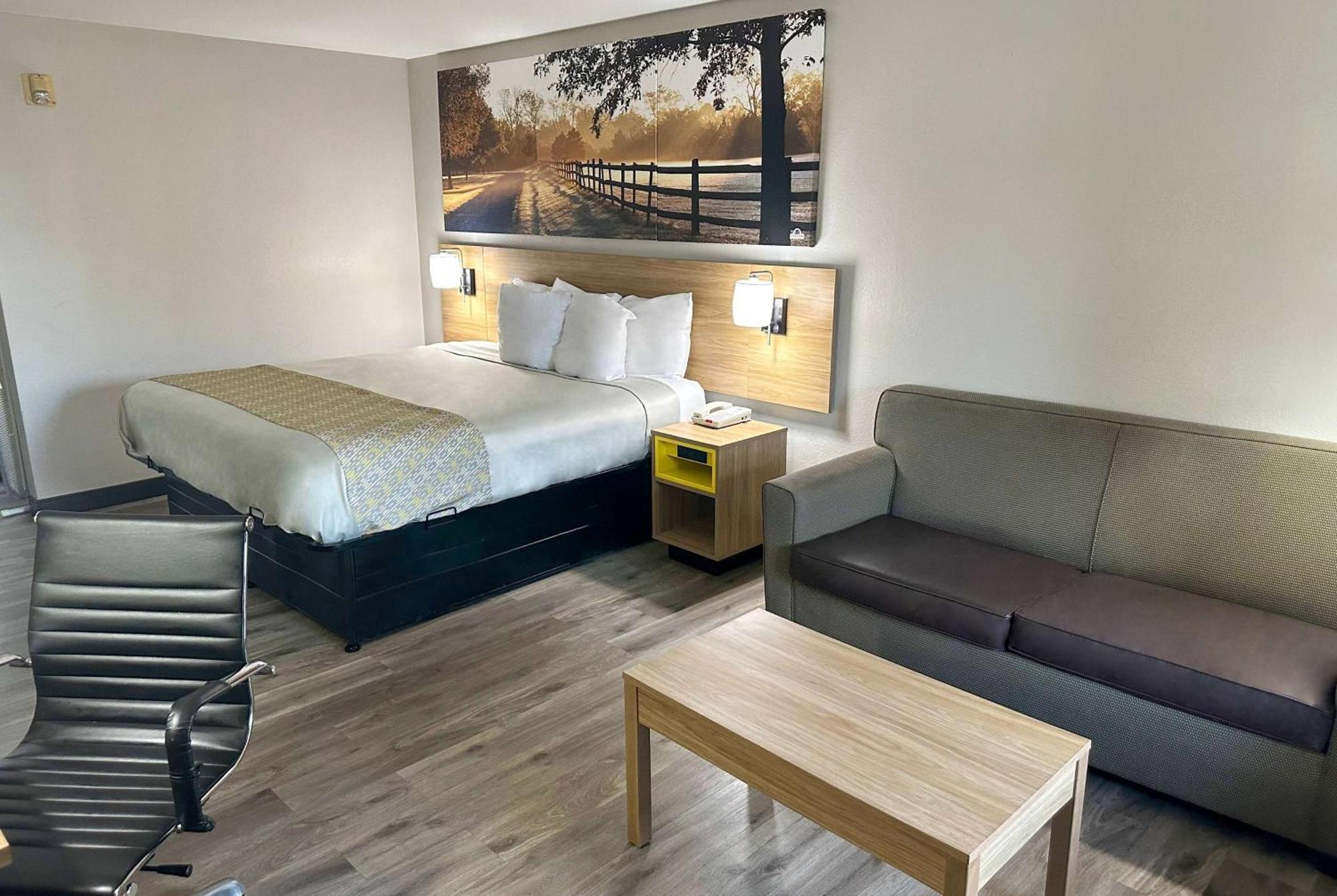 Hotel Days & By Wyndham